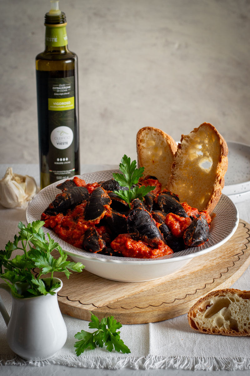 Cozze ripiene al sugo, ricetta tradizionale pugliese. Oleificio Fratelli Vieste