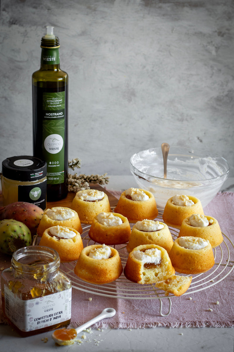 Tortini morbidi alla ricotta con olio di oliva e miele di rosmarino. Oleificio Fratelli Vieste