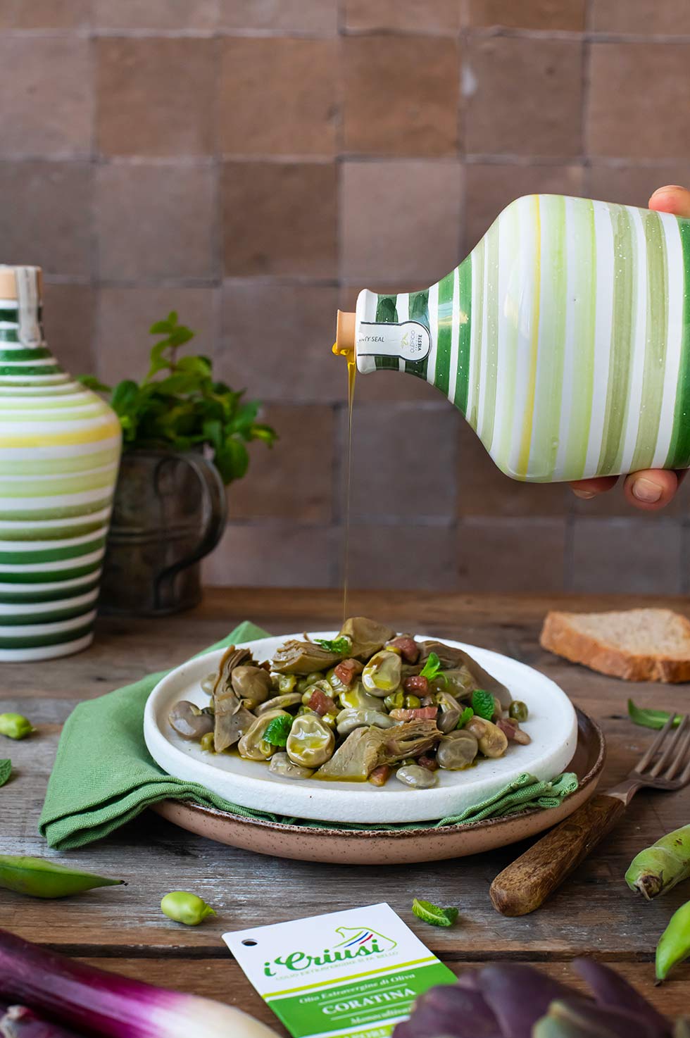 Vignarola romana con olio extravergine di oliva. Oleificio Fratelli Vieste