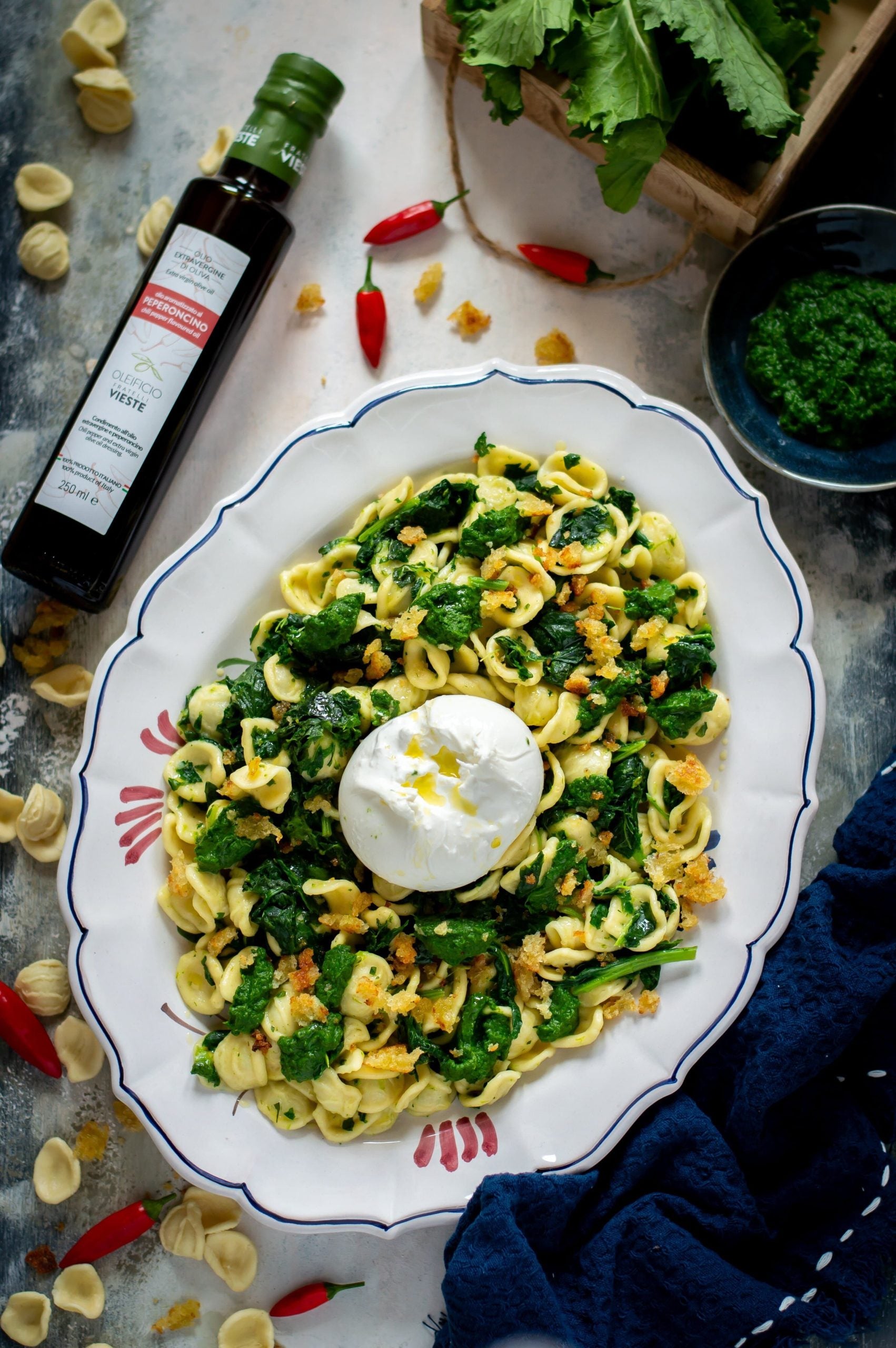 Orecchiette alle cime di rapa con burrata e briciole piccanti. Oleificio Fratelli Vieste