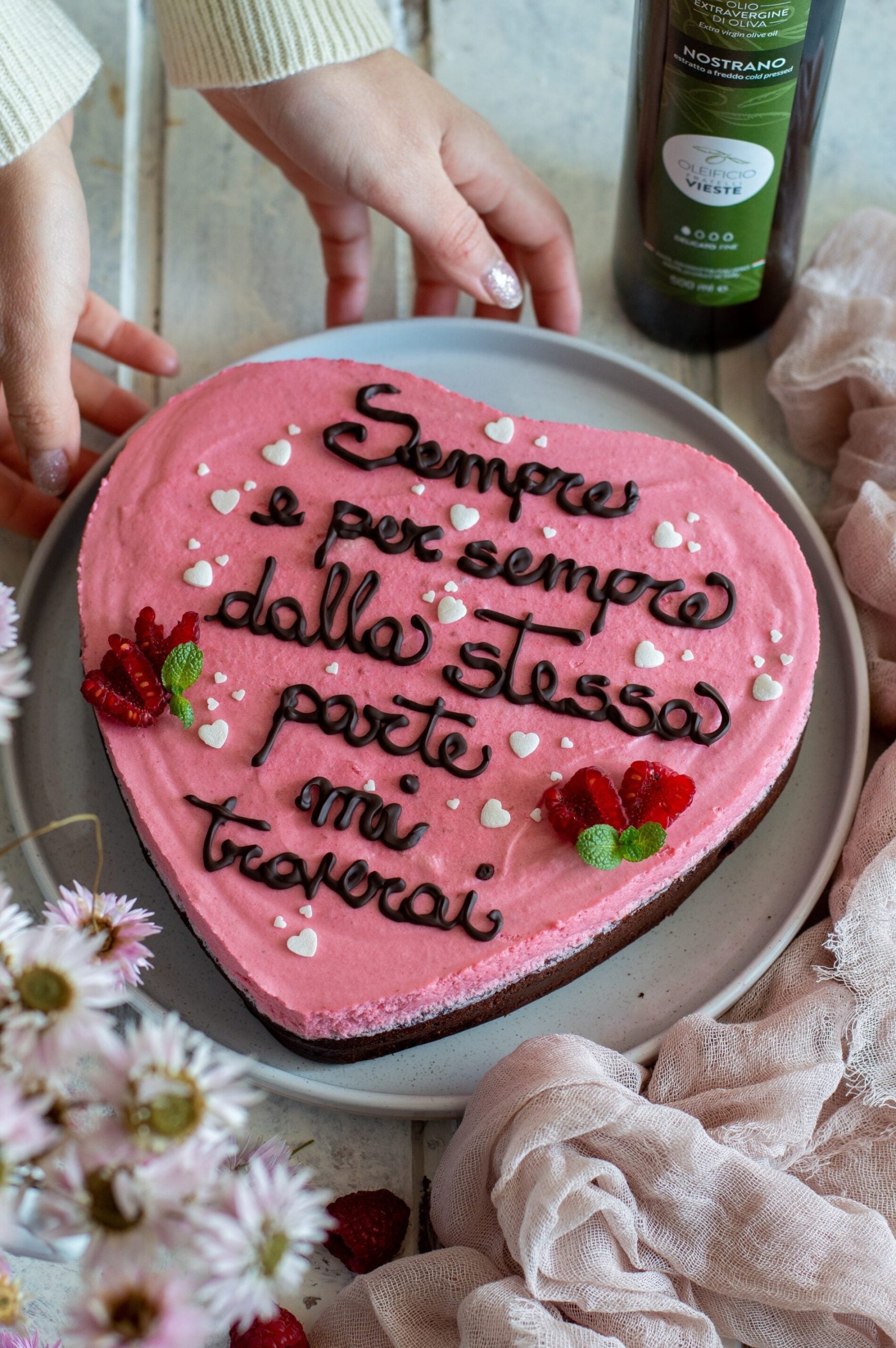 Torta al cioccolato e olio di oliva con mousse ai lamponi. Oleificio Fratelli Vieste