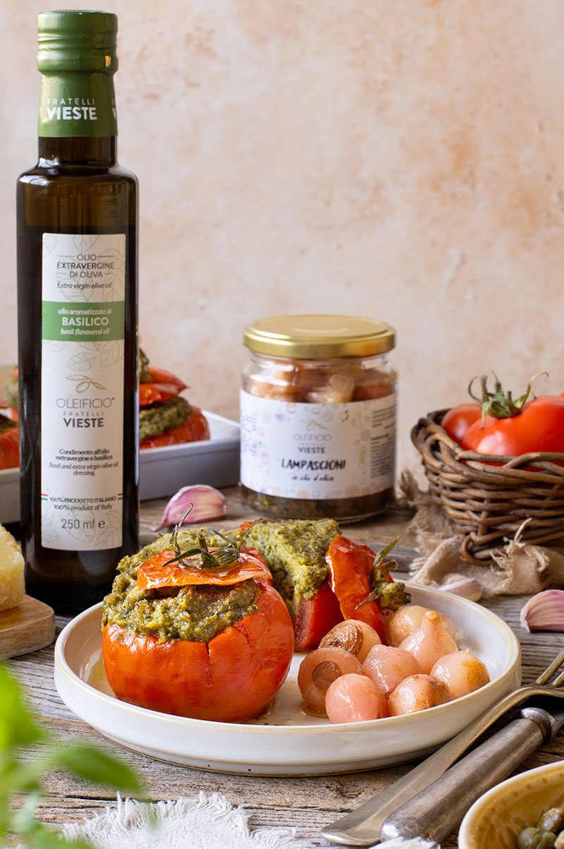 Pomodori ripieni alla pugliese con olio al basilico. Oleificio Fratelli Vieste