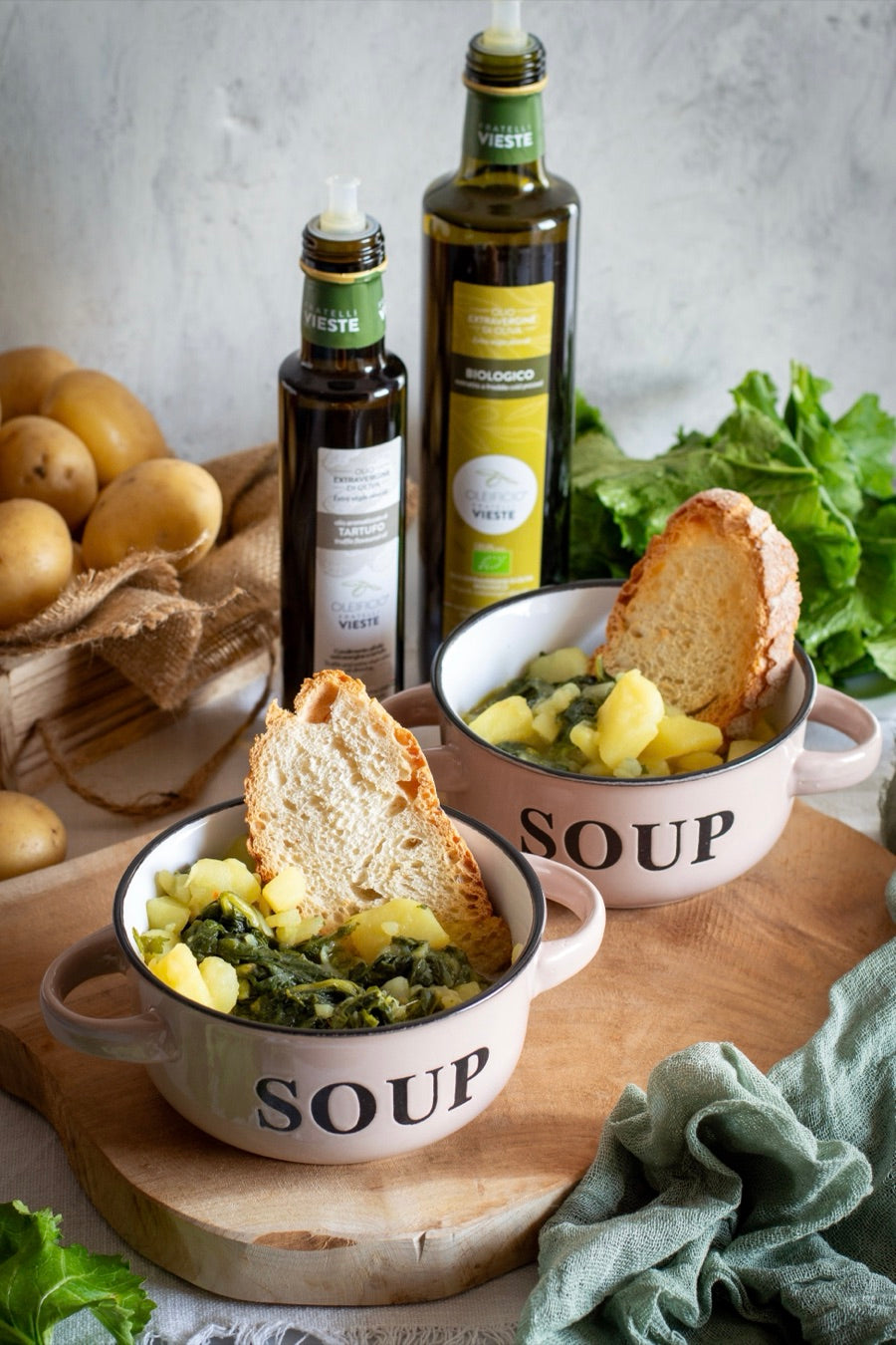 Zuppa di cime di rapa e patate con olio extravergine biologico e olio al tartufo. Oleificio Fratelli Vieste