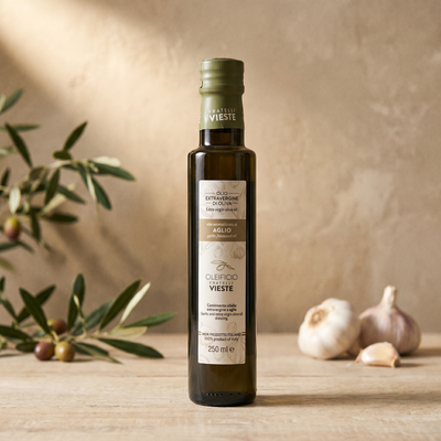 Olio extravergine di oliva aromatizzato all'aglio, bottiglia da 250 ml. Oleificio Fratelli Vieste