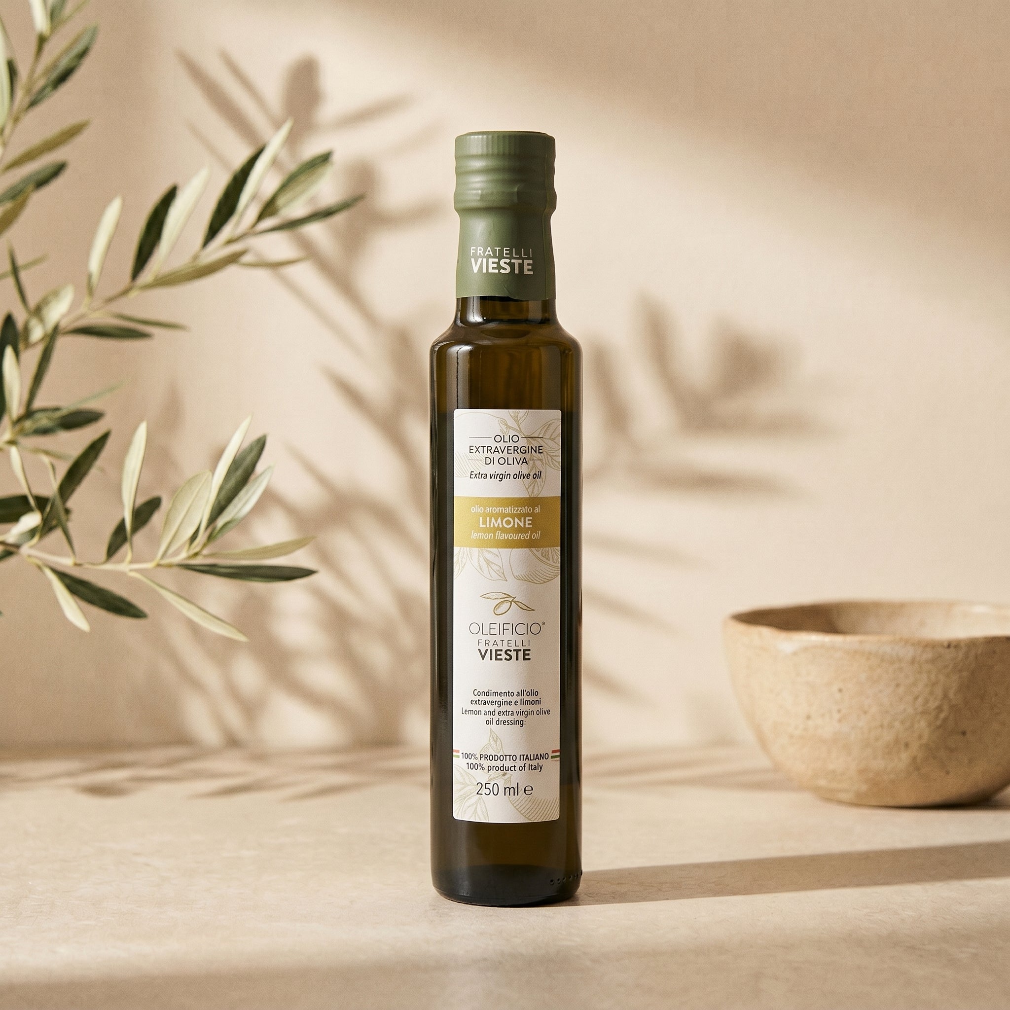 Olio extravergine di oliva aromatizzato al limone, bottiglia da 250 ml. Oleificio Fratelli Vieste