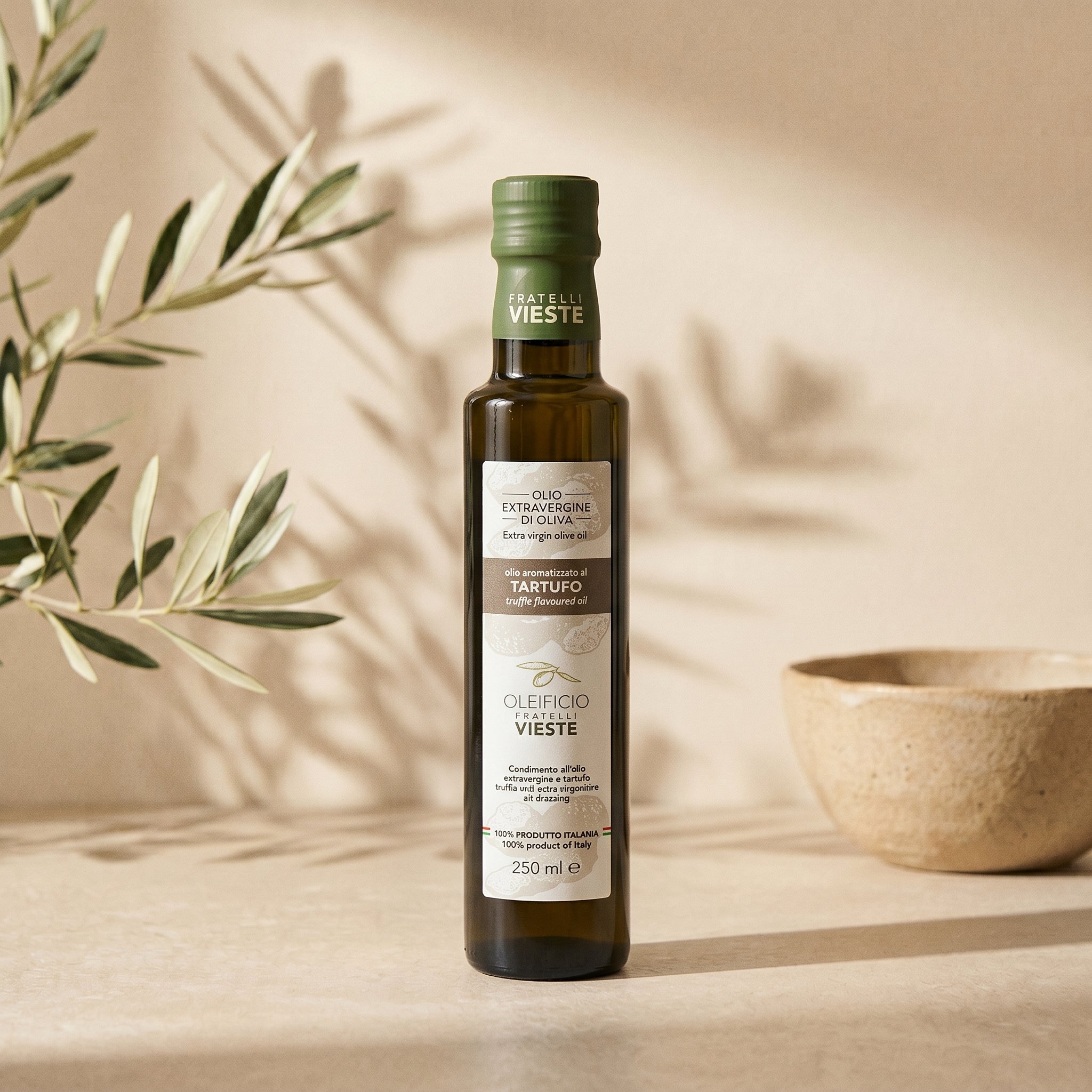 Olio extravergine di oliva aromatizzato al tartufo, bottiglia da 250 ml. Oleificio Fratelli Vieste