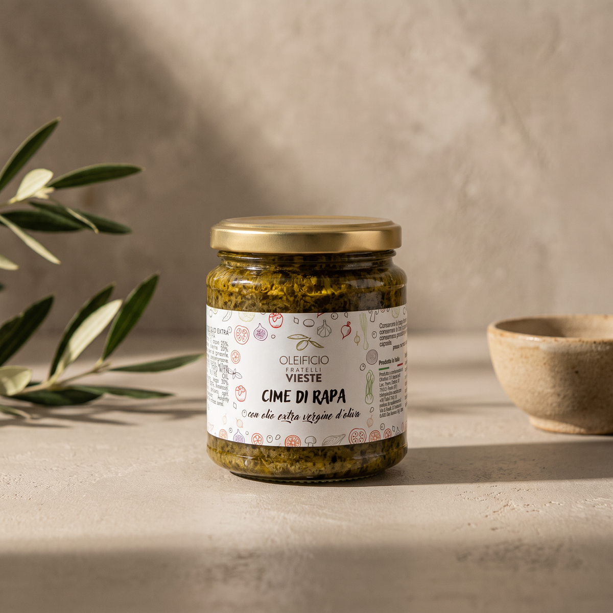 Cime di rapa in olio extravergine in vasetto di vetro. Oleificio Fratelli Vieste