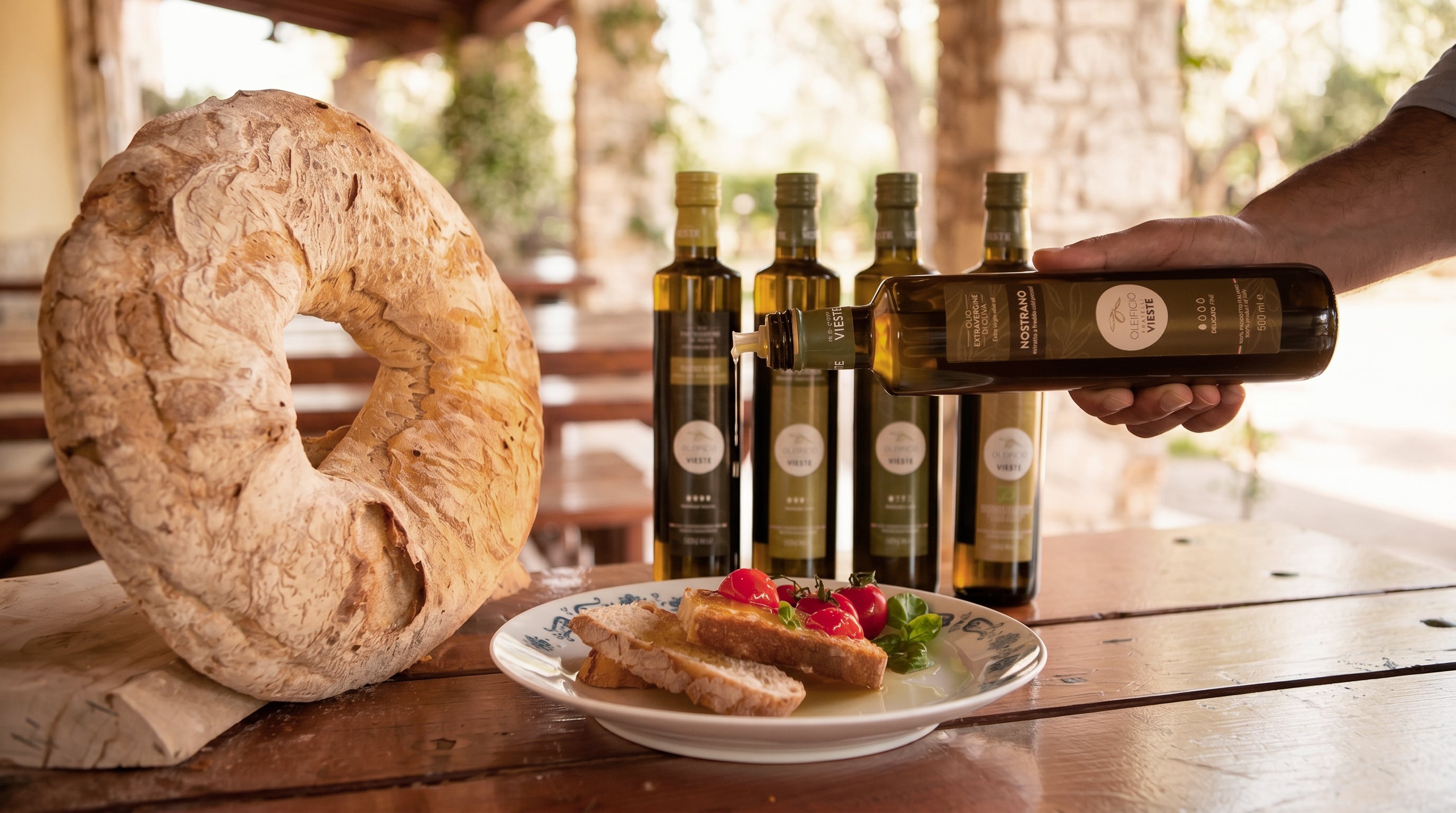 Degustazione di olio extravergine Oleificio Fratelli Vieste con pane pugliese e bruschette
