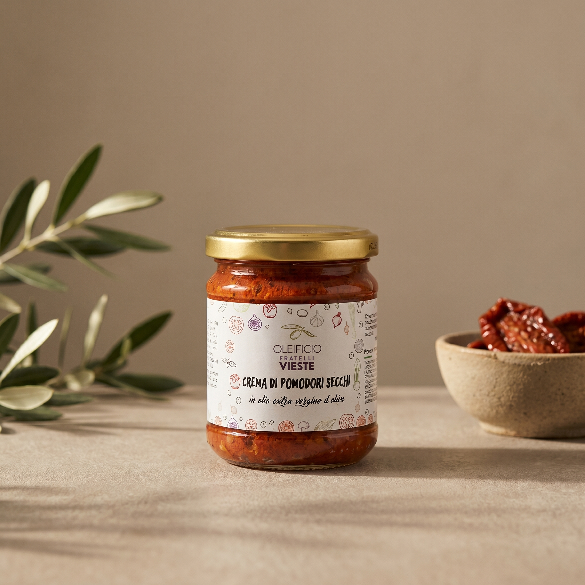 Crema di pomodori secchi del Gargano in vasetto di vetro. Oleificio Fratelli Vieste