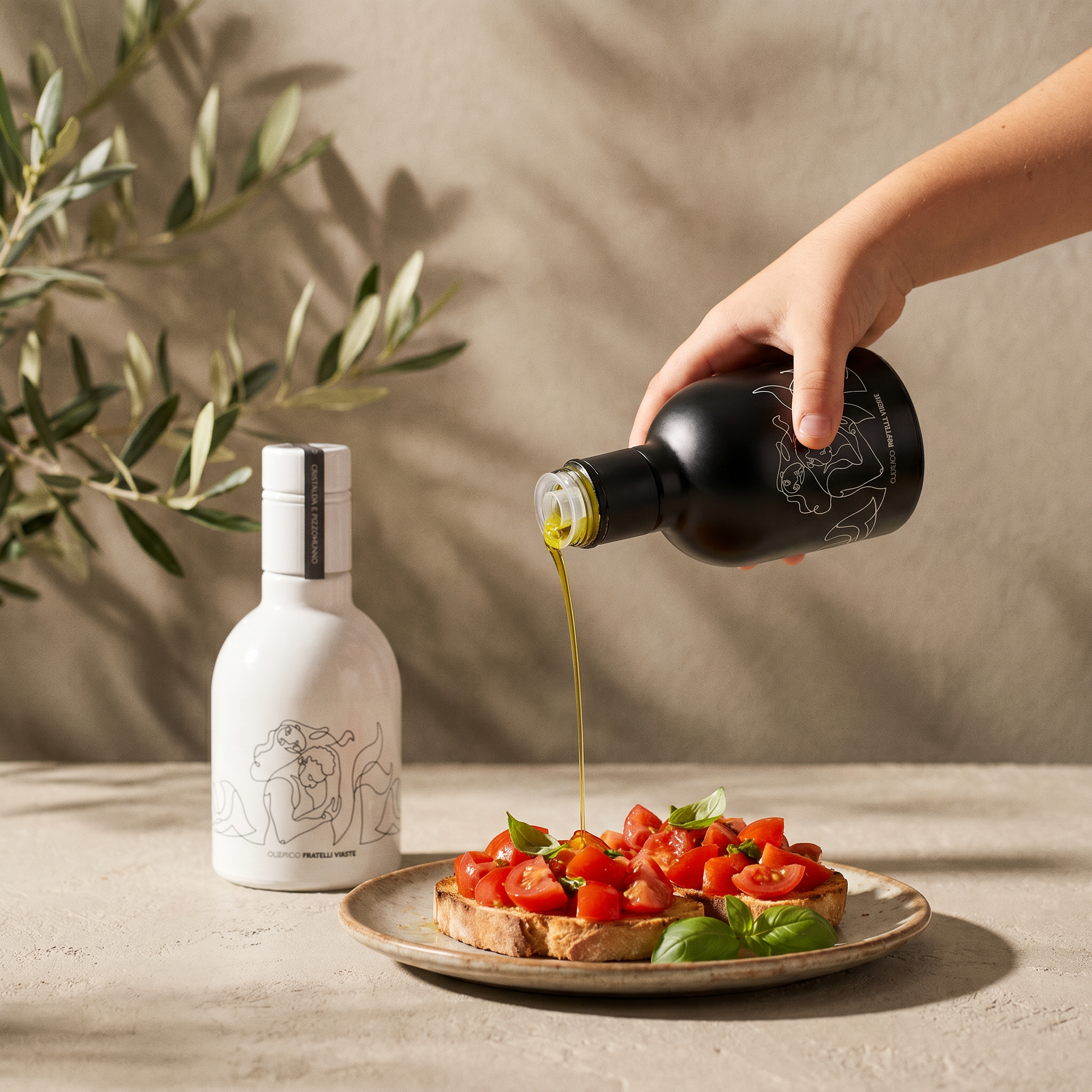 Olio extravergine di oliva di Cristalda e Pizzomunno versato su un piatto. Oleificio Fratelli Vieste