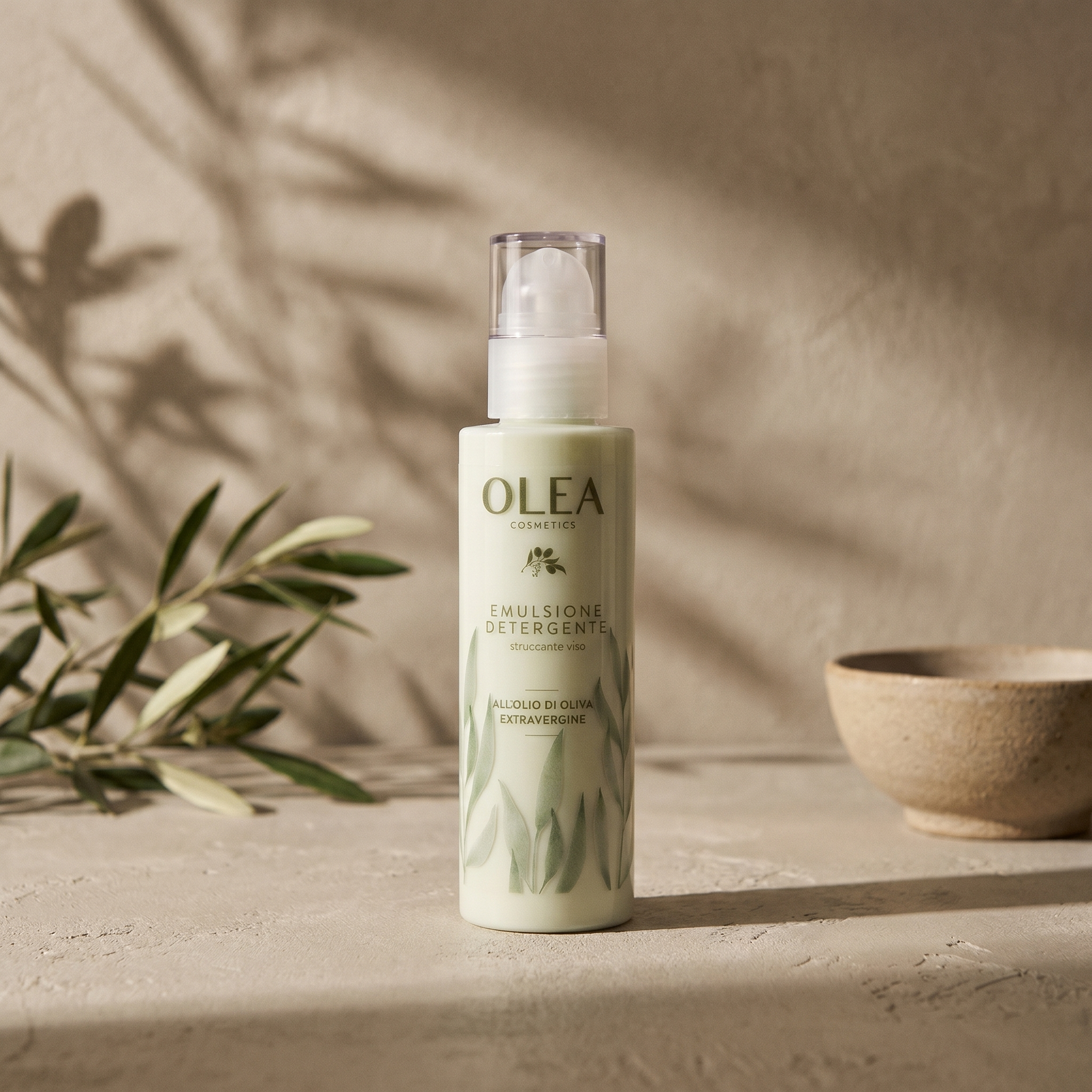 Emulsione detergente struccante viso Olea Cosmetic all'olio extravergine di oliva. Oleificio Fratelli Vieste