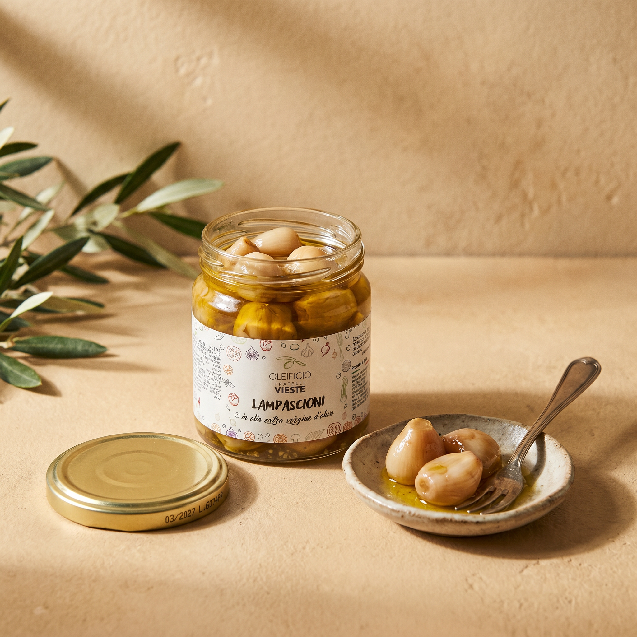 Lampascioni sott'olio serviti come antipasto. Oleificio Fratelli Vieste