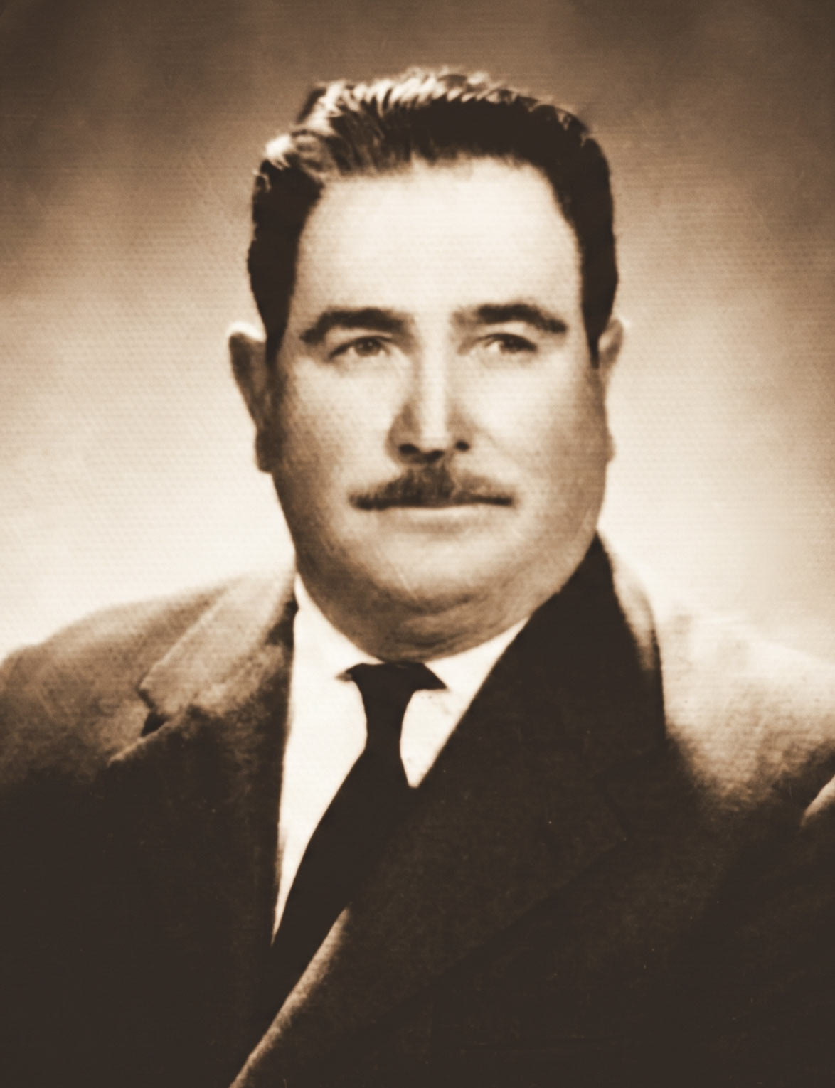 Ritratto d'epoca di nonno Raffaele, che nel 1957 piantò i primi ulivi a Vieste. Oleificio Fratelli Vieste