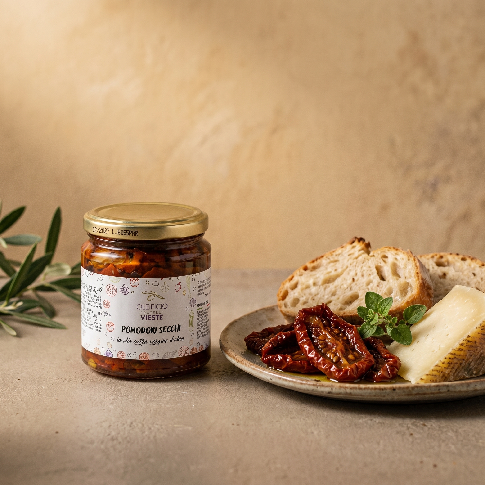 Pomodori secchi del Gargano in una preparazione della cucina pugliese. Oleificio Fratelli Vieste
